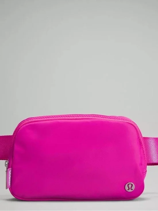 Lululemon Everywhere Belt Bag 1L in Sonic Pink - Picture 8 of 8